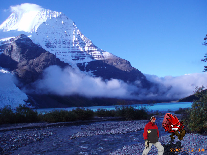 Leif and his old friend Trevor at the shores of Berg Lake on Mount Robson in the Canadian Rockies