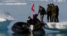 Harper arrives in Resolute, Nunavut