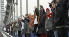 Anti-Putin protesters form human chain